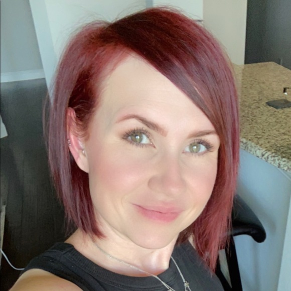 Hi!! I’m Emilee! Welcome to my closet cleanout! - Picture 1 of 1